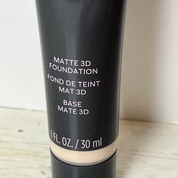 Mary Kay TimeWise MATTE 3D Liquid Foundation Ivory C100 NEW - Picture 2 of 4